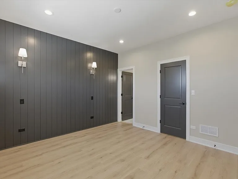 4932 S Champlain Ave #3 — Photo 10