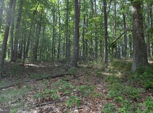 24 Twin Lakes Dr, Berkeley Springs, WV 25411