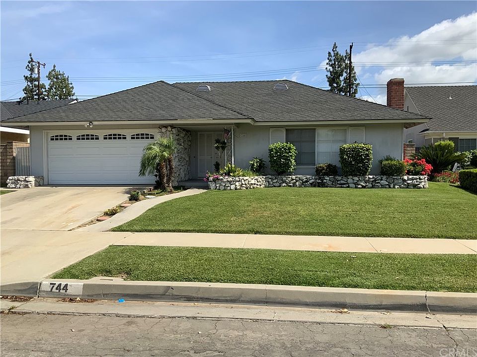 1st image of 744 Vinemead Dr