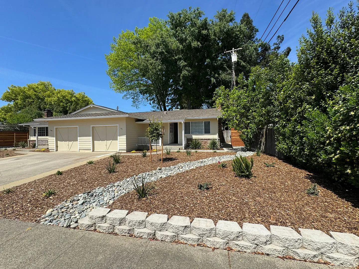 3 Bed / 1 Bath | Del Dayo Duplex Available 08/10/2026 — Photo 1