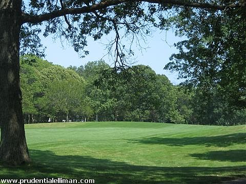 4th image of 4 Country Club Dr