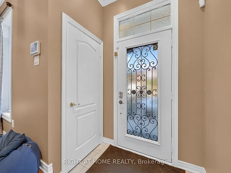 54 Boundbrook Dr — Photo 7