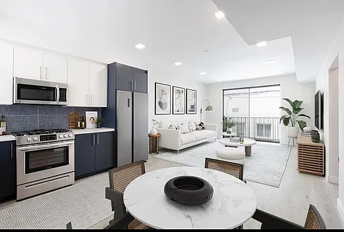 1111 N Kenmore Ave #205 Photo 1