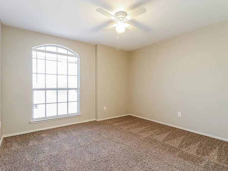 1082 Magnolia Ln — Photo 10