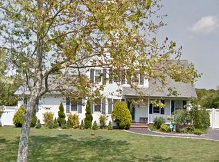 152 Old Farm Rd, Riverhead, NY 11901