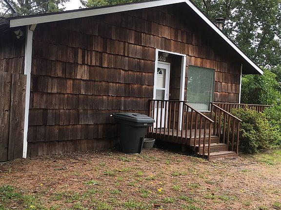 3rd image of 26510 Park Ave