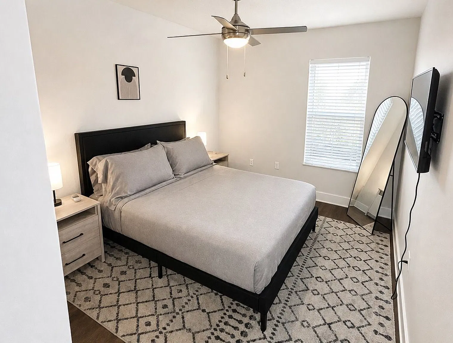 2 bed, 1.0 bath, $3,536 — Photo 3