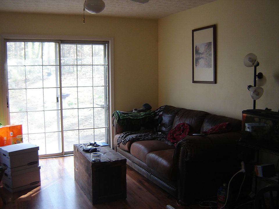 2nd image of 112 Oxford Ct