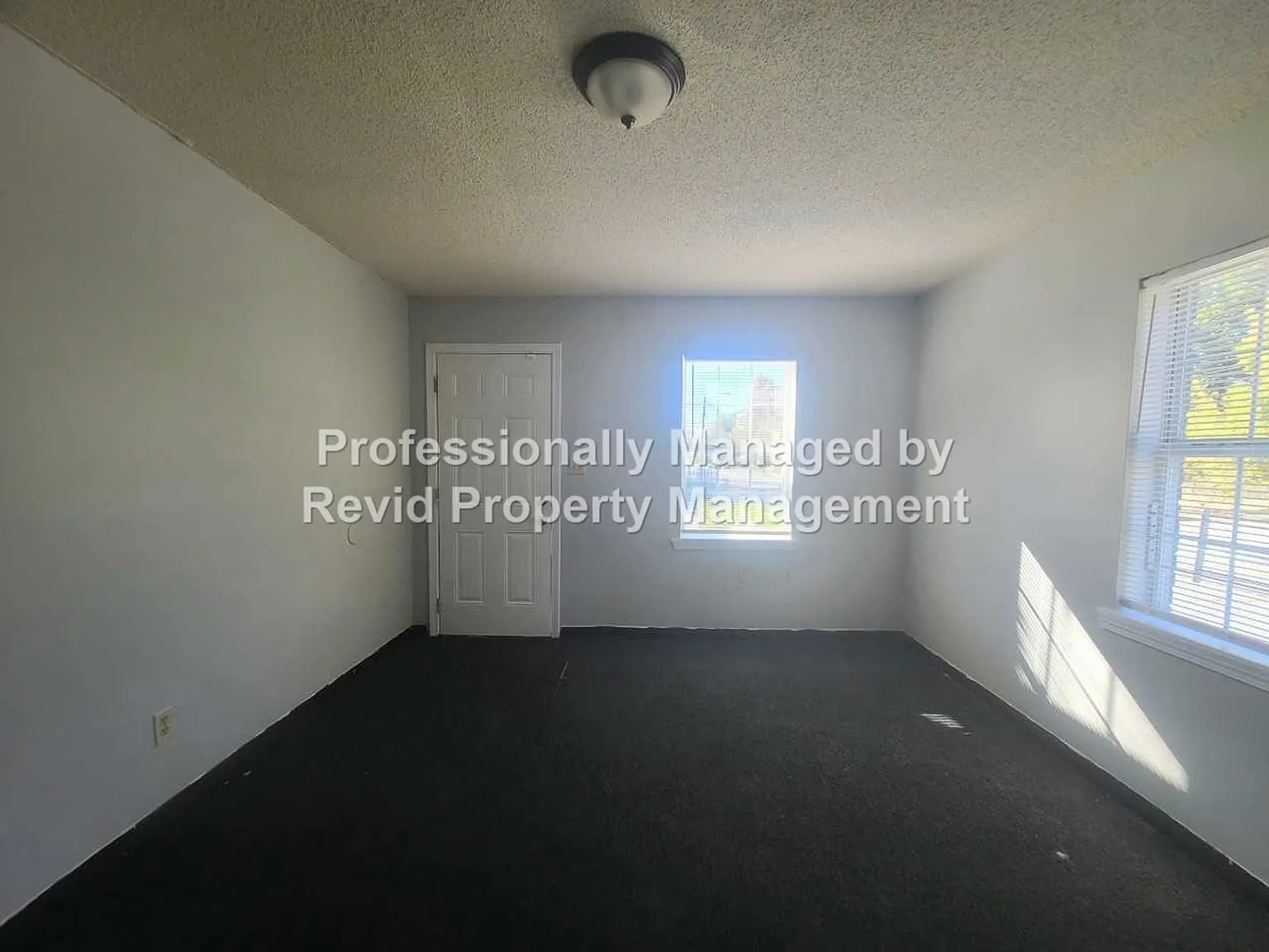 1210 N. Evergreen — Photo 4
