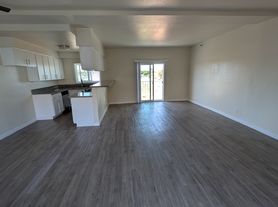 15903 Prairie Ave, Lawndale, CA