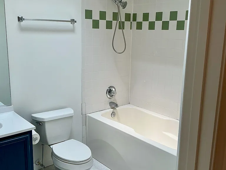Deep soaker tub