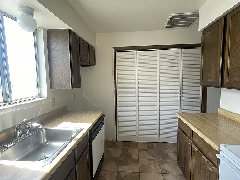 305 N 1st St — Photo 3