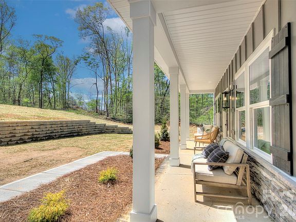 3rd image of 1033 Harrogate Dr