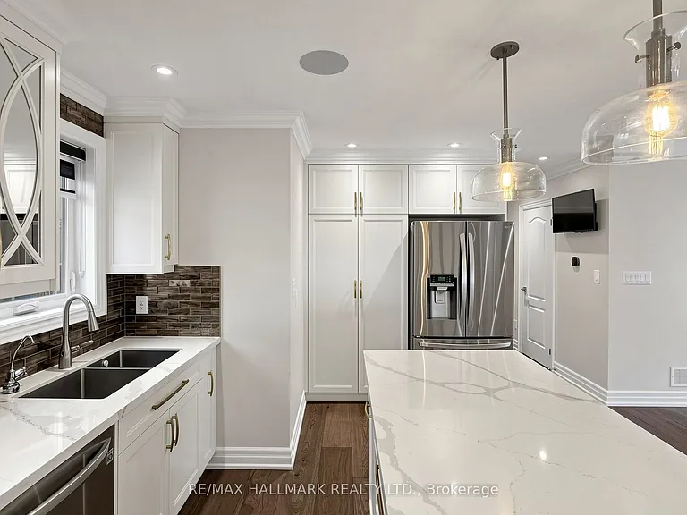 87 Fallingbrook Rd — Photo 15