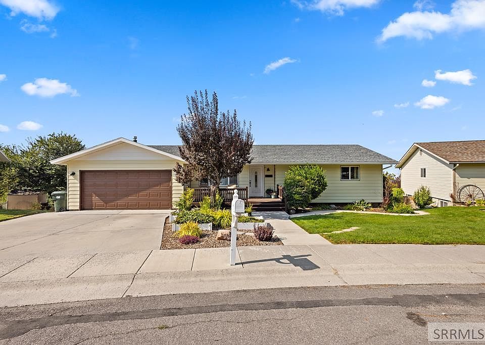 1st image of 1445 Bluebell Cir