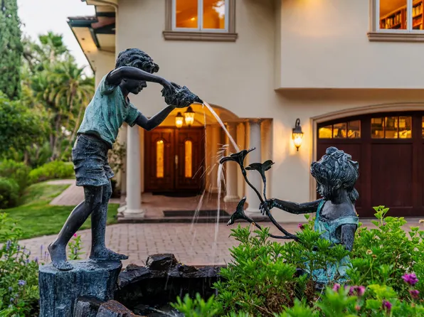 1074 Glen Oaks Blvd, Pasadena, CA 91105