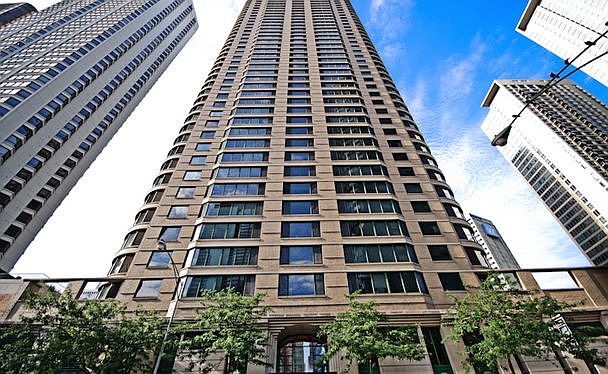 1st image of 420 E Ohio St APT 21A