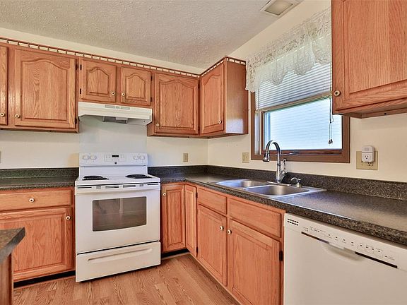 5th image of 15 Sunfish Dr