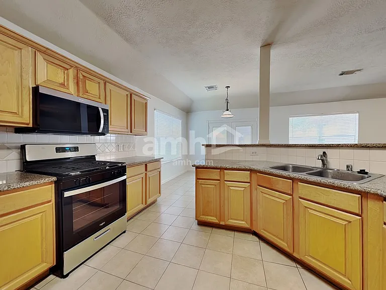 16518 Barker Ranch Ct — Photo 3