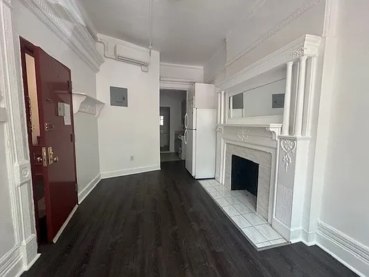 Rented by Perry Associates NYC Inc | media 11