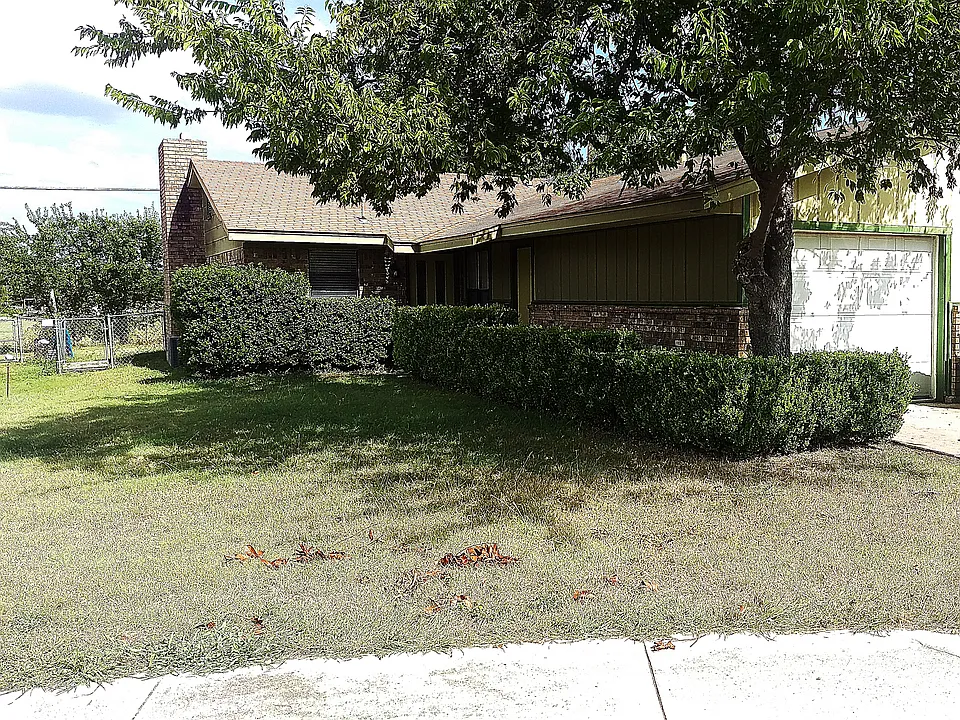 1106 Charisse St