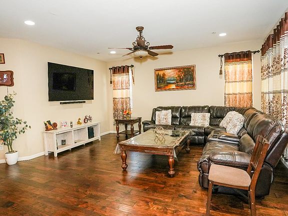 4th image of 5922 E Fancher Creek Dr