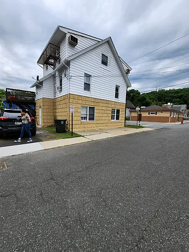 27 Mountain Ave #1 Photo 1