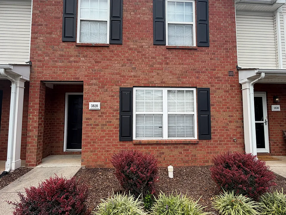 3828 Chippewa Pl