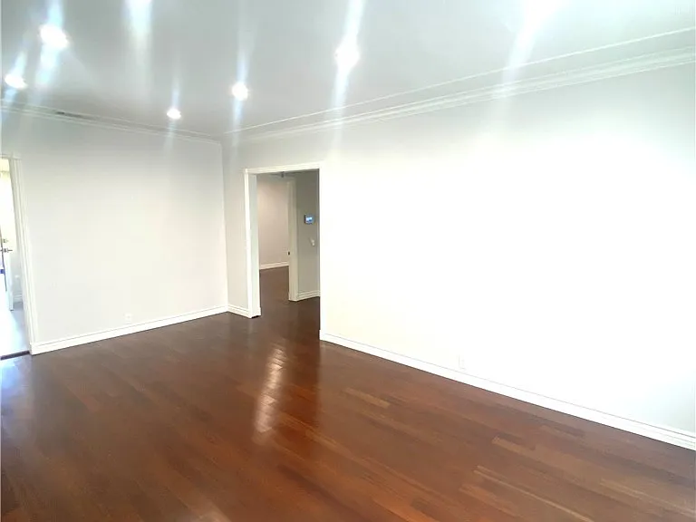 502 E Bonita Ave — Photo 9