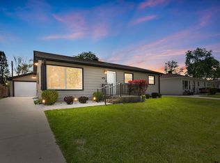 407 Bonniebrook Ave, Mundelein, IL 60060