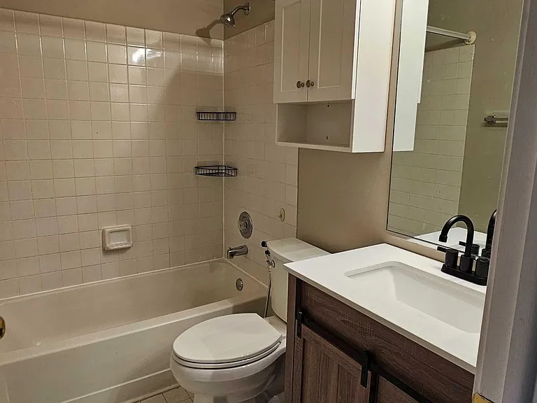 1041 E Wilson Ave — Photo 9