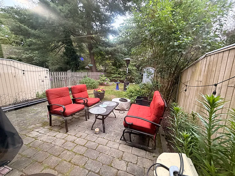 250 Garden St — Photo 13