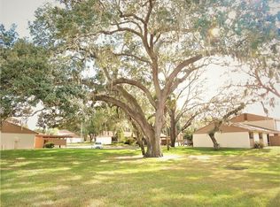8608 Palm Ln, Temple Terrace, FL 33637