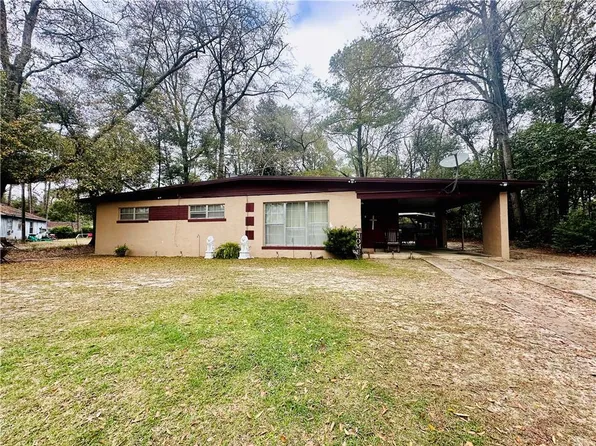 704 Hertson Dr, Waycross, GA 31501