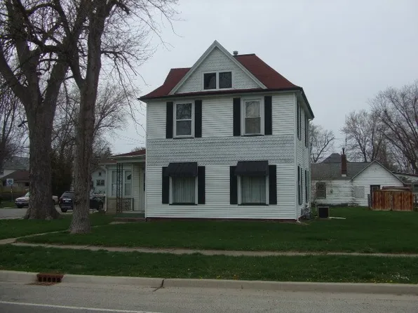 700 E Locust St, Watseka, IL 60970