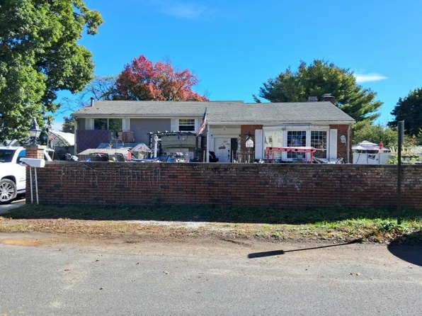29 Concord St, Chicopee, MA 01020