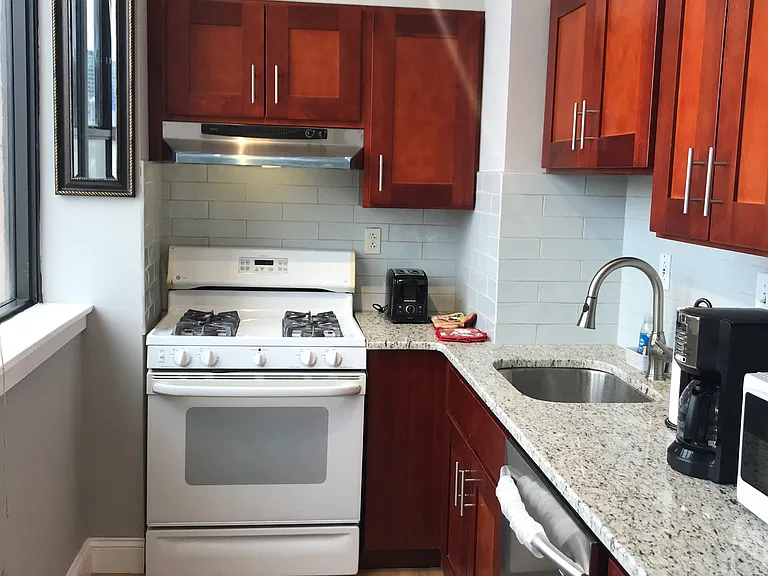 1016 Cherry St — Photo 3
