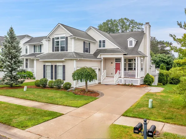 1193 Fountain View Ln, Oxford, MI 48371