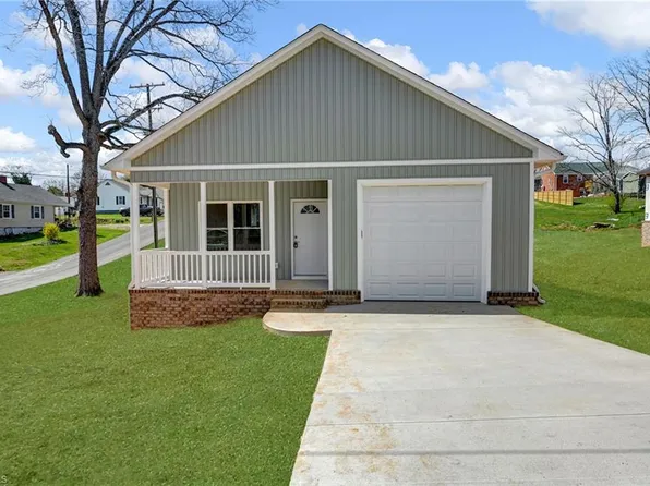 311 S Stephens St, Pilot Mountain, NC 27041