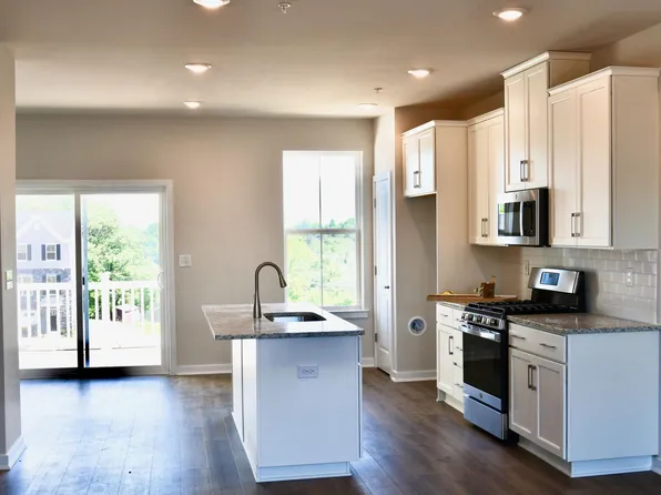 725 Peony Ln, Spring City, PA 19475