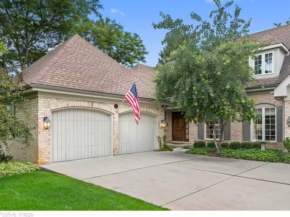 13 Tartan Ridge Rd, Burr Ridge, IL 60527