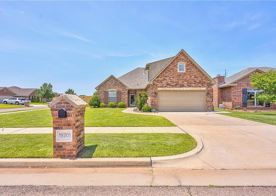 1st image of 19201 Everwood Dr