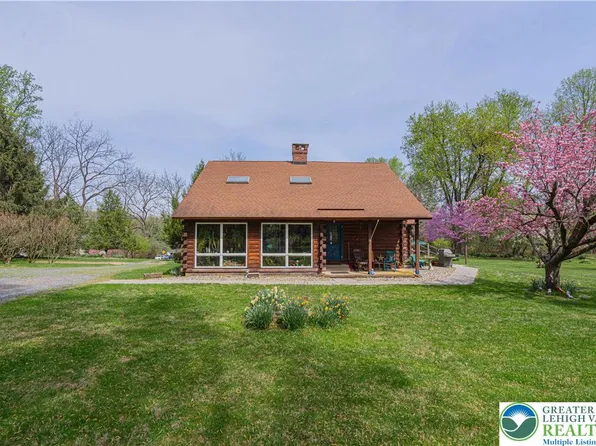1672 Station Ave, Center Valley, PA 18034