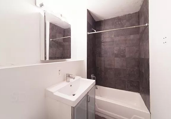 4th image of 299 Troutman St #4S