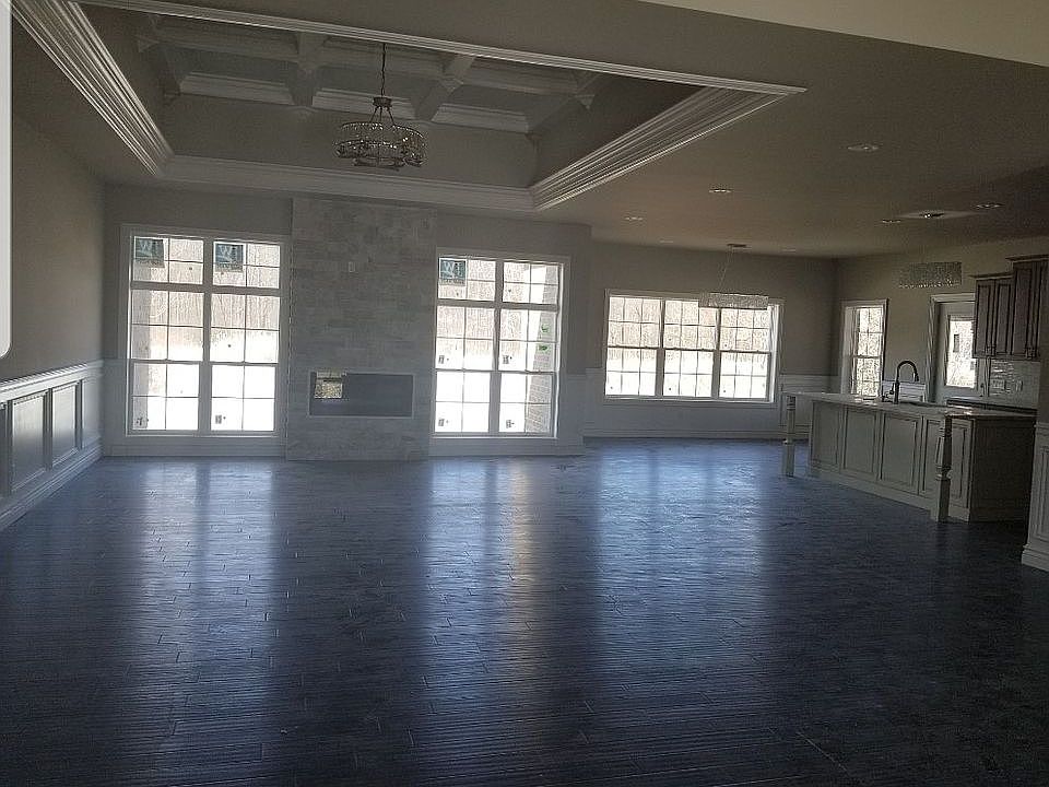 2nd image of 2618 S Sashabaw Rd