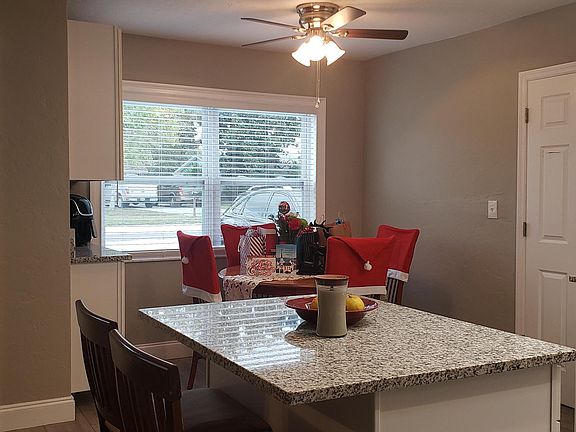 Nook / Island / Wet Bar