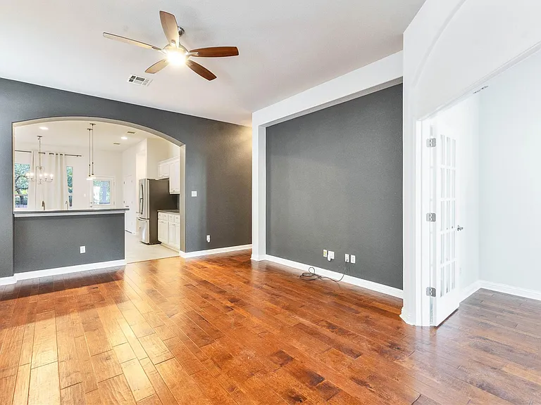 1019 Horne Dr — Photo 2
