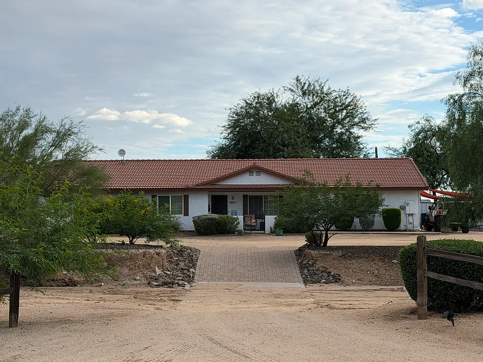 6647 E Calle De Las Estrellas