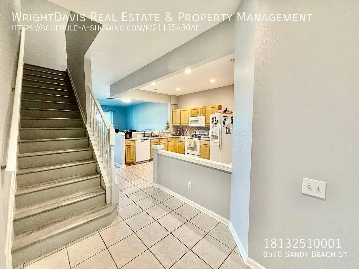 Spacious 3BR/2.5BA Tampa Townhouse — Photo 4