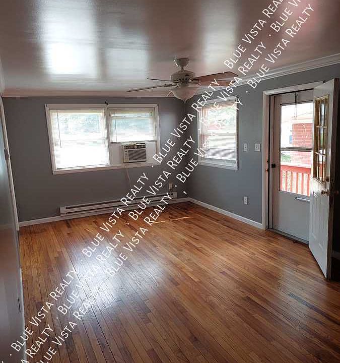 1st image of 1814 Country Ln